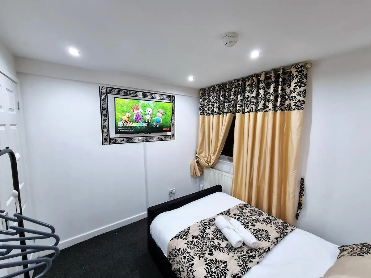 Daire -F1-Gh- Enjoy A Wonderful Stay In Our Cosy Luxurious, Spacious Ground Floor Apartment, Free Parking, Free Wifi Leeds