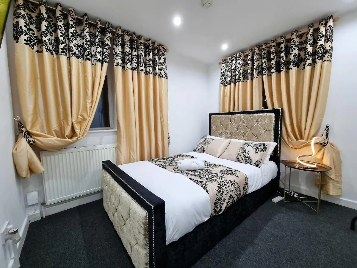 -F1-Gh- Enjoy A Wonderful Stay In Our Cosy Luxurious, Spacious Ground Floor Apartment, Free Parking, Free Wifi Leeds