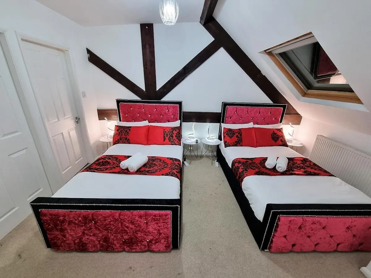 -F1-Gh- Enjoy A Wonderful Stay In Our Cosy Luxurious, Spacious Ground Floor Apartment, Free Parking, Free Wifi Leeds  Daire