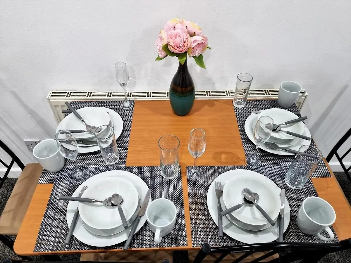 -F1-Gh- Enjoy A Wonderful Stay In Our Cosy Luxurious, Spacious Ground Floor Apartment, Free Parking, Free Wifi Leeds  Leeds (West Yorkshire)