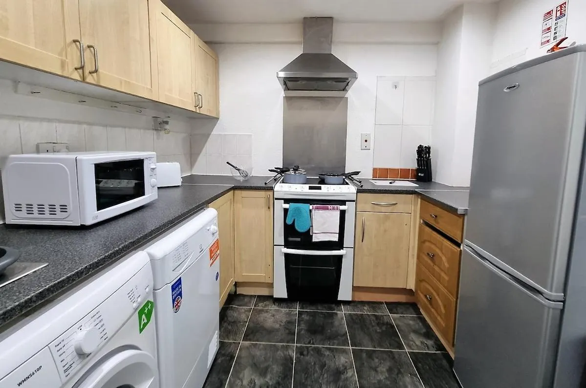 Daire -F1-Gh- Enjoy A Wonderful Stay In Our Cosy Luxurious, Spacious Ground Floor Apartment, Free Parking, Free Wifi Leeds