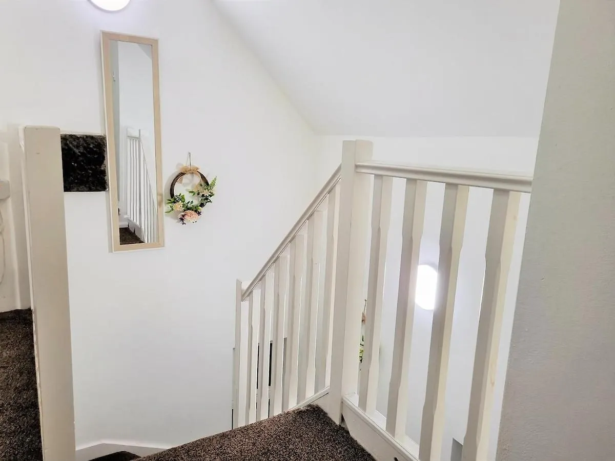 -F1-Gh- Enjoy A Wonderful Stay In Our Cosy Luxurious, Spacious Ground Floor Apartment, Free Parking, Free Wifi Leeds  0*, Leeds (West Yorkshire) Birleşik Krallık