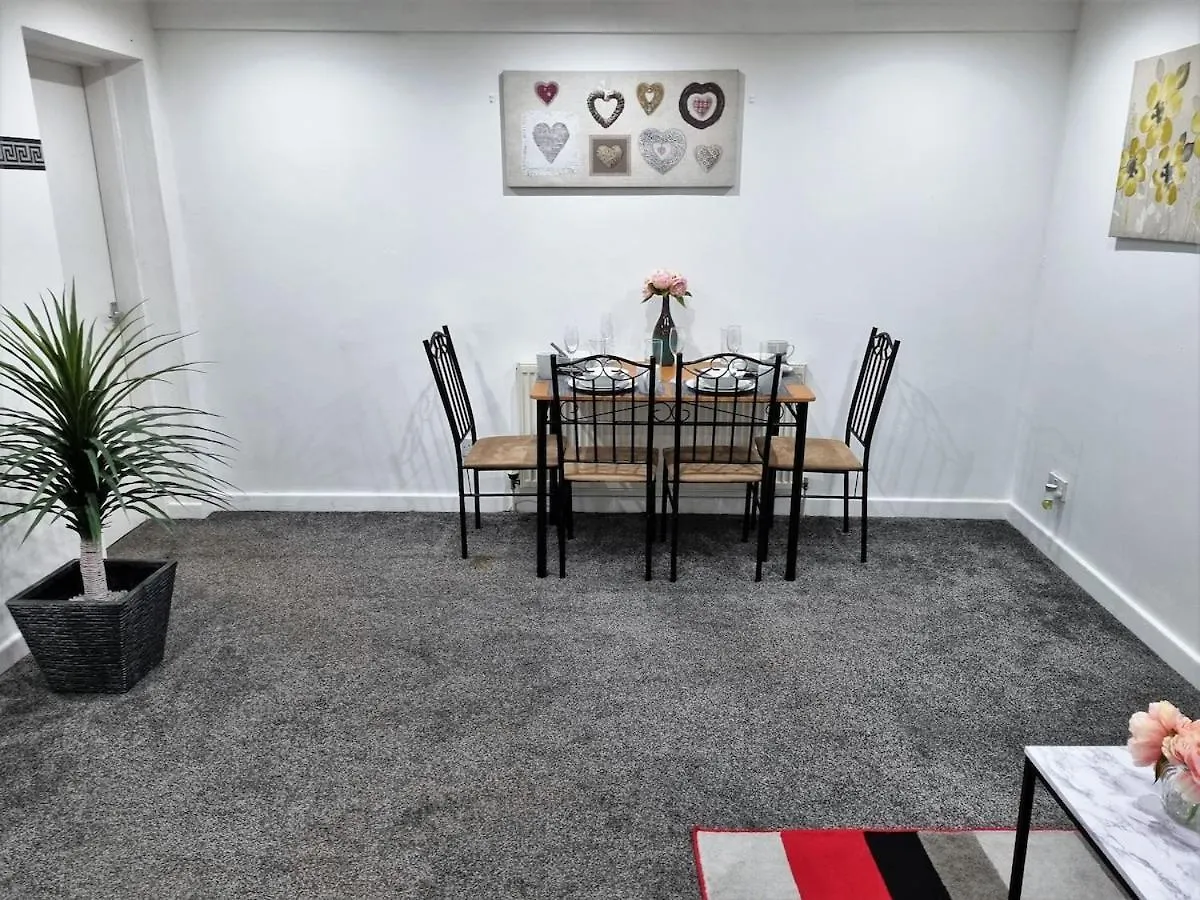 -F1-Gh- Enjoy A Wonderful Stay In Our Cosy Luxurious, Spacious Ground Floor Apartment, Free Parking, Free Wifi Leeds  Daire