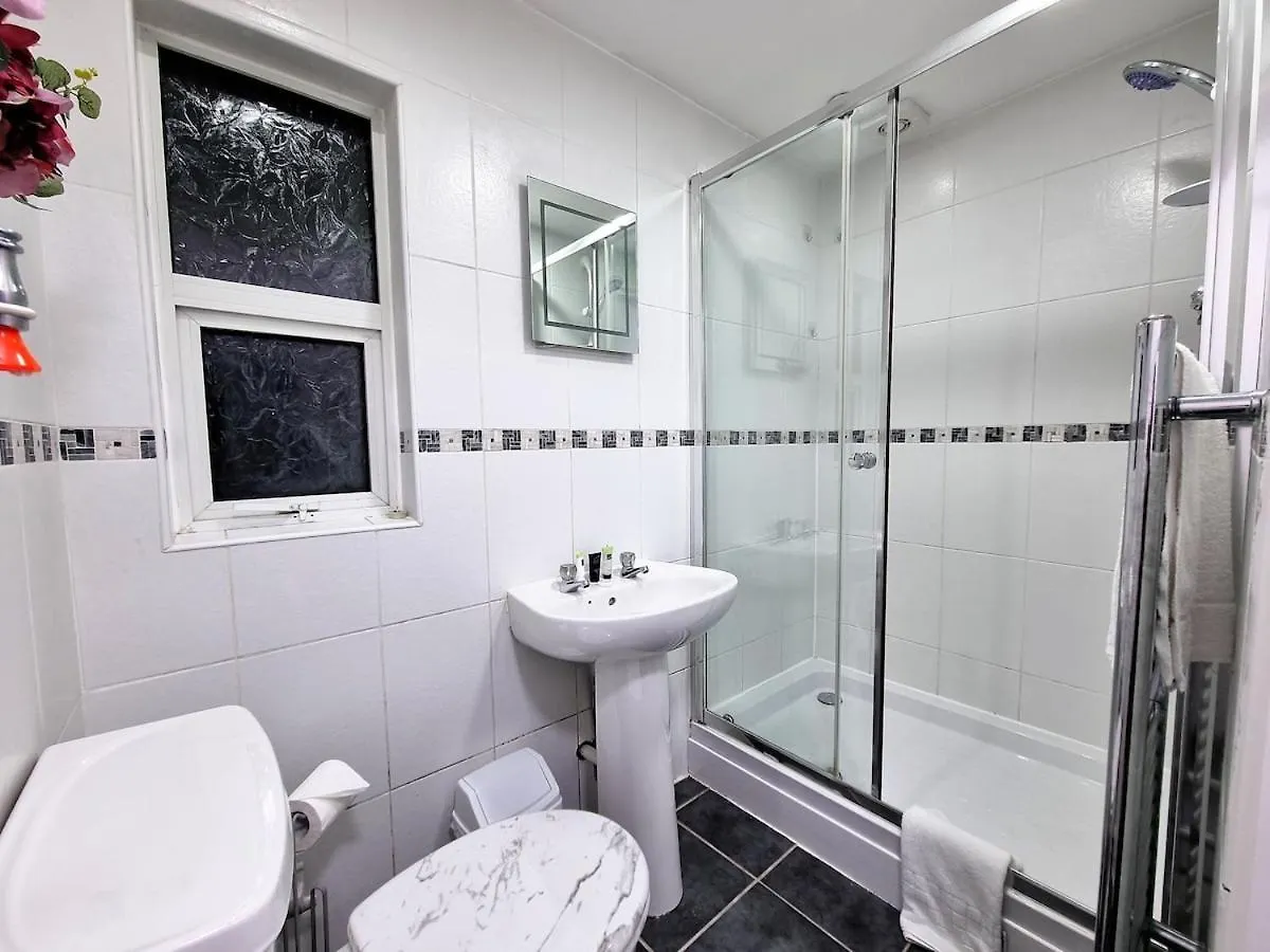 Daire -F1-Gh- Enjoy A Wonderful Stay In Our Cosy Luxurious, Spacious Ground Floor Apartment, Free Parking, Free Wifi Leeds