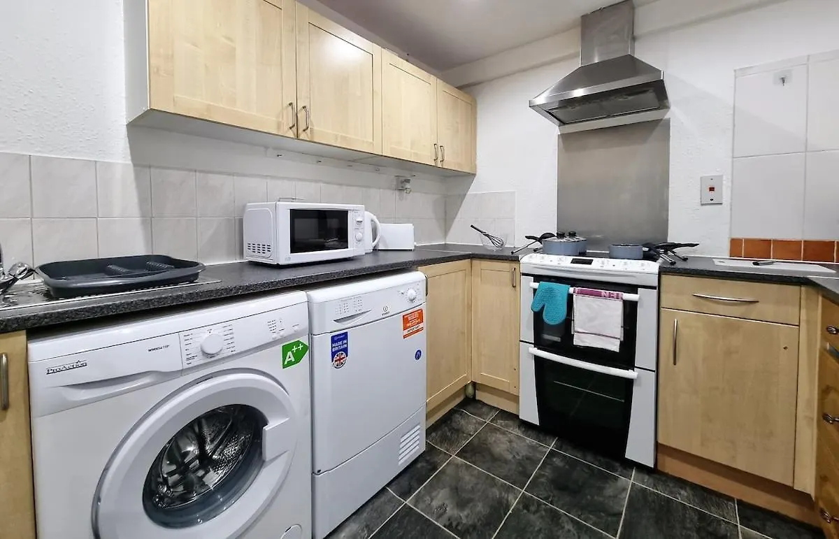 -F1-Gh- Enjoy A Wonderful Stay In Our Cosy Luxurious, Spacious Ground Floor Apartment, Free Parking, Free Wifi Leeds  0*, Leeds (West Yorkshire)