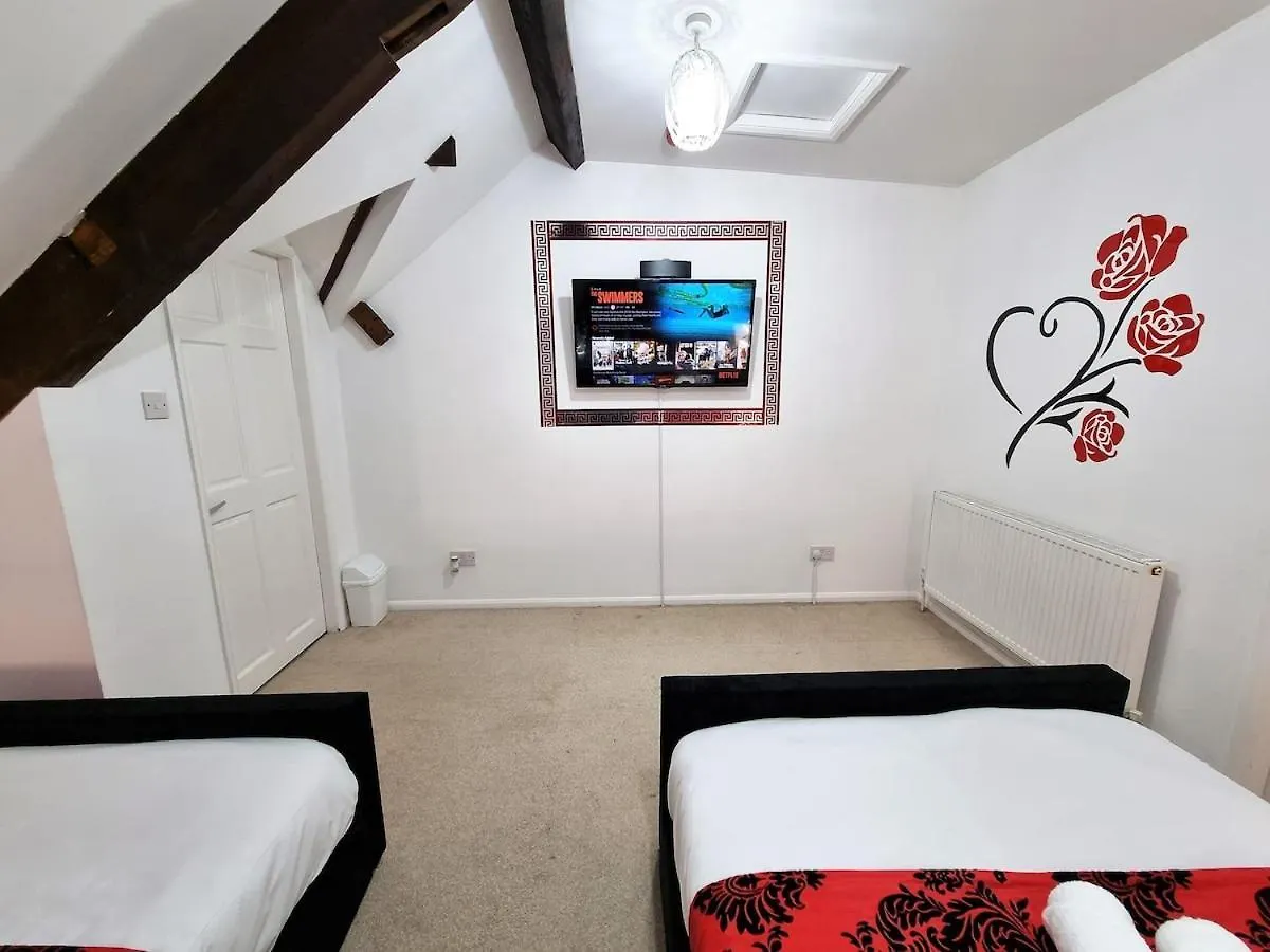 -F1-Gh- Enjoy A Wonderful Stay In Our Cosy Luxurious, Spacious Ground Floor Apartment, Free Parking, Free Wifi Leeds  0*, Leeds (West Yorkshire)