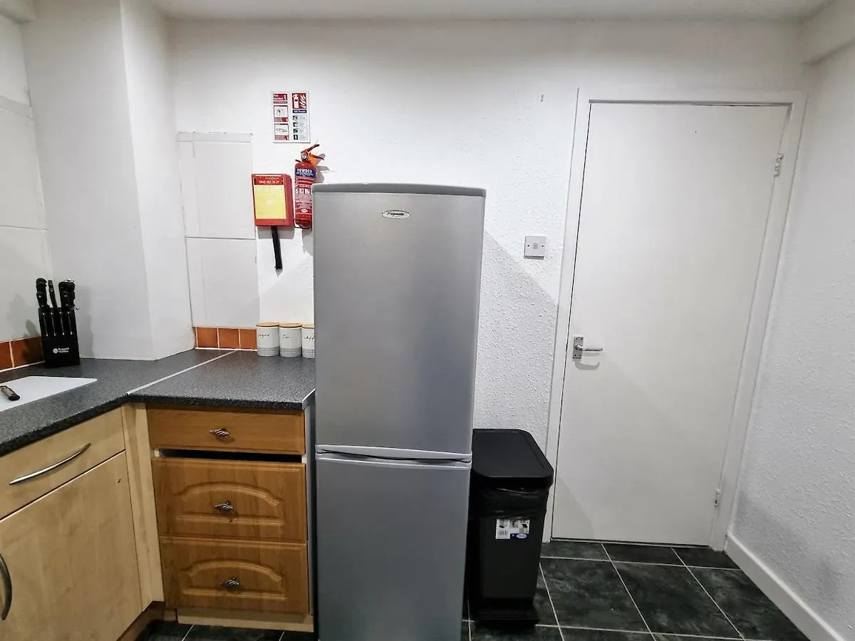 -F1-Gh- Enjoy A Wonderful Stay In Our Cosy Luxurious, Spacious Ground Floor Apartment, Free Parking, Free Wifi Leeds